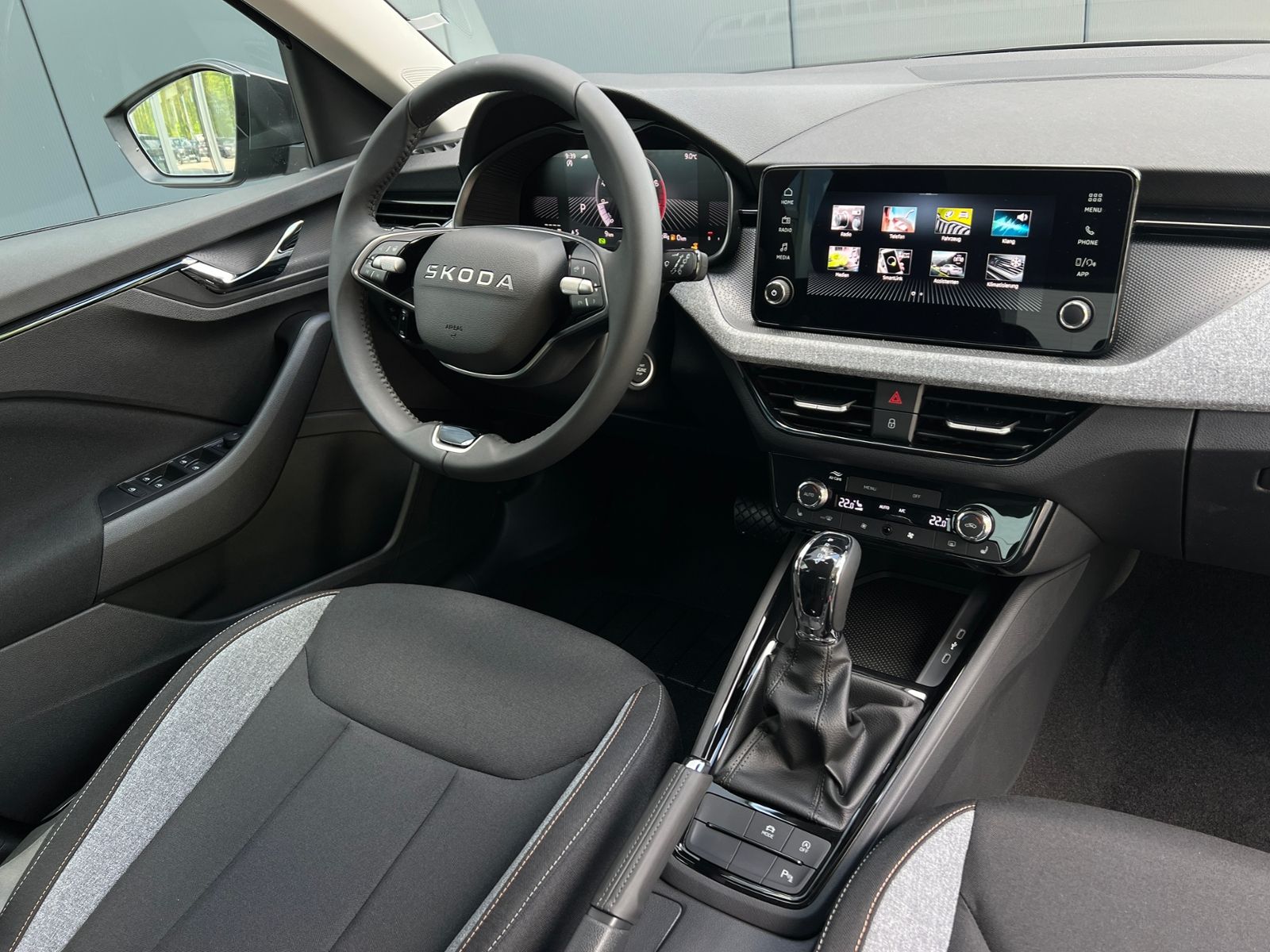 Fahrzeugabbildung SKODA Kamiq Selection 1.0 TSI DSG *AHK, LED, SmartLink