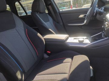 BMW 330e xDrive Touring M Sportpaket Head-Up HiFi