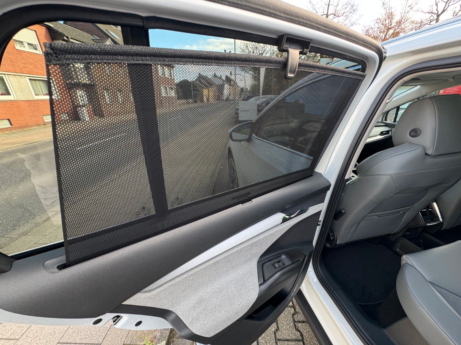 Fahrzeugabbildung SKODA ENYAQ LOUNGE PANO ACC NAVI