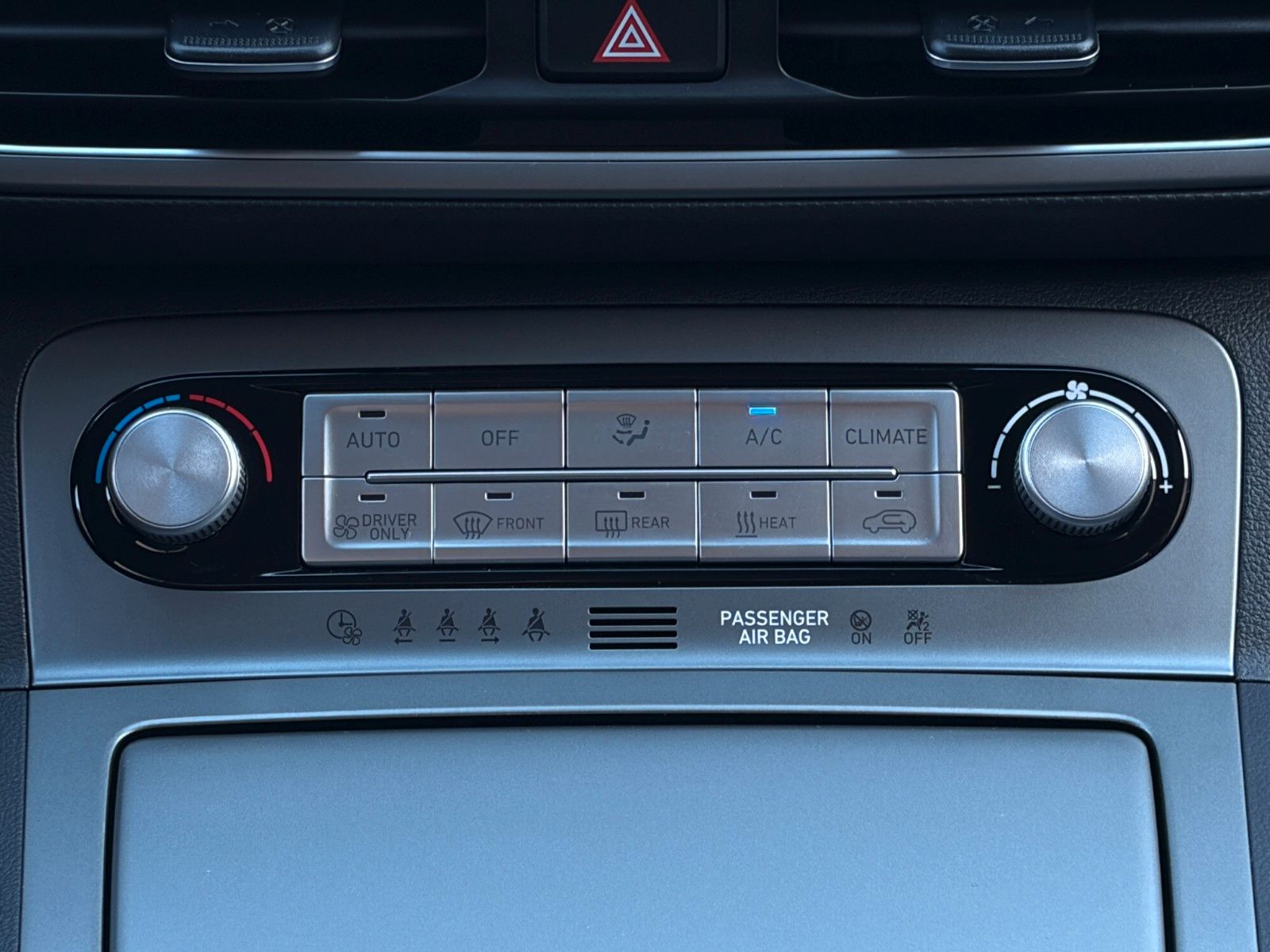 Fahrzeugabbildung Hyundai KONA E Select ACC PDC LFA LKA SHZ LHZ CarPlay