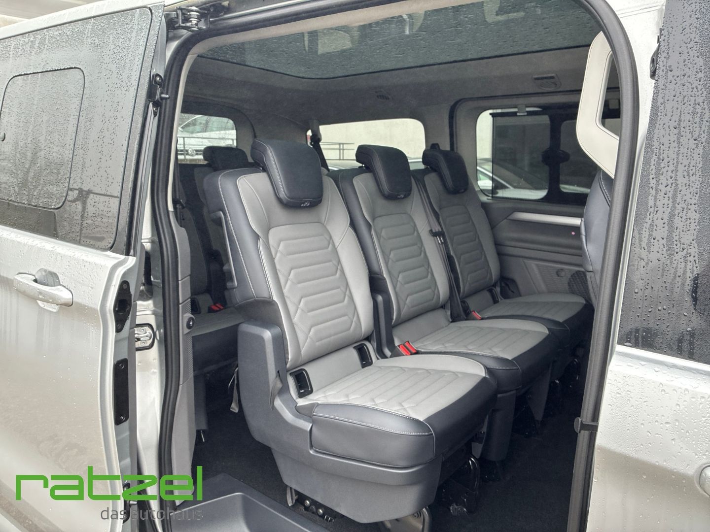 Fahrzeugabbildung Volkswagen T7 Caravelle 160 kW Style KR AHK+Panorama+LED+AC