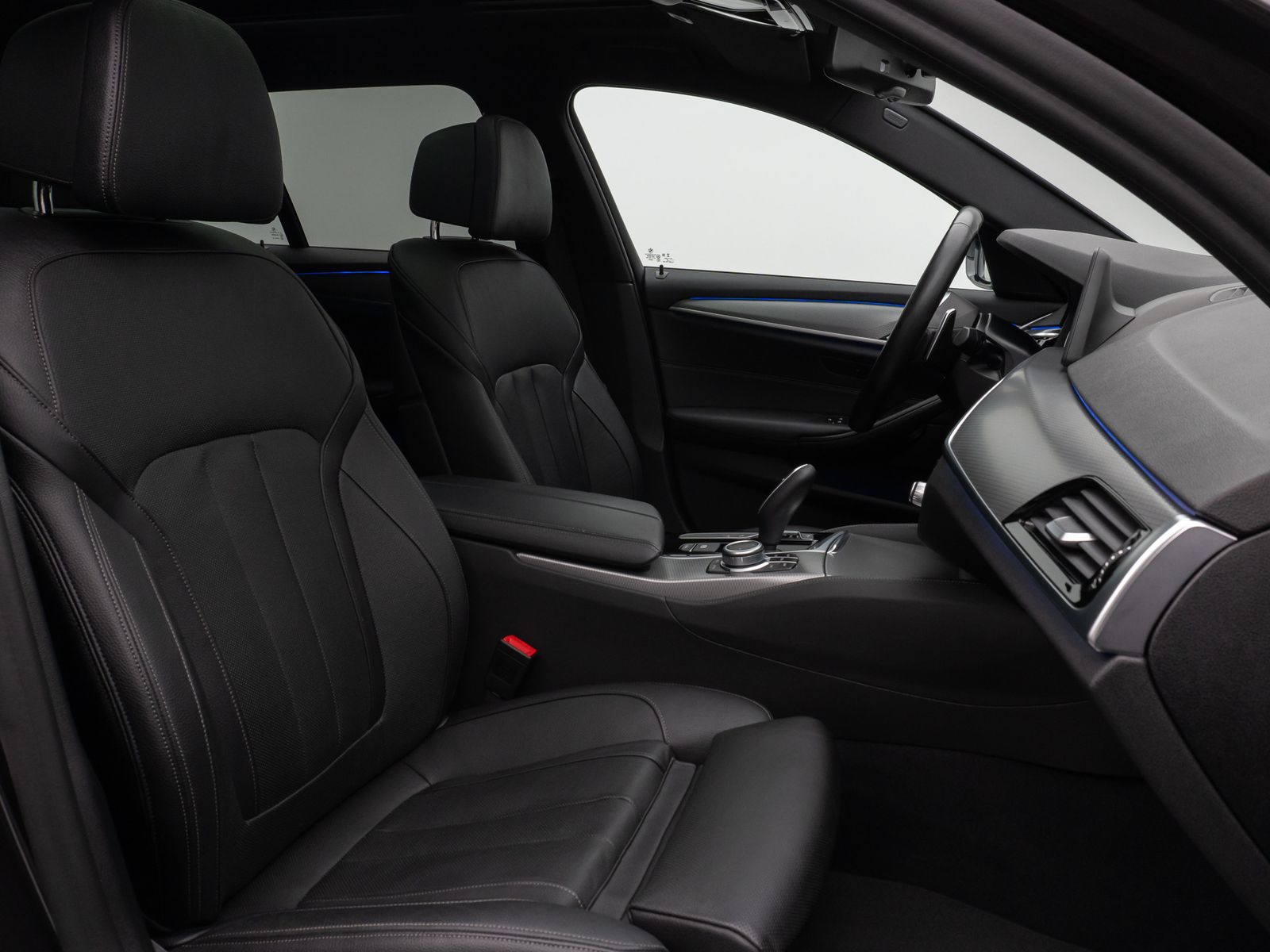 Fahrzeugabbildung BMW 520d M Sport Panorama 360° HUD HiFi AHK Komfort