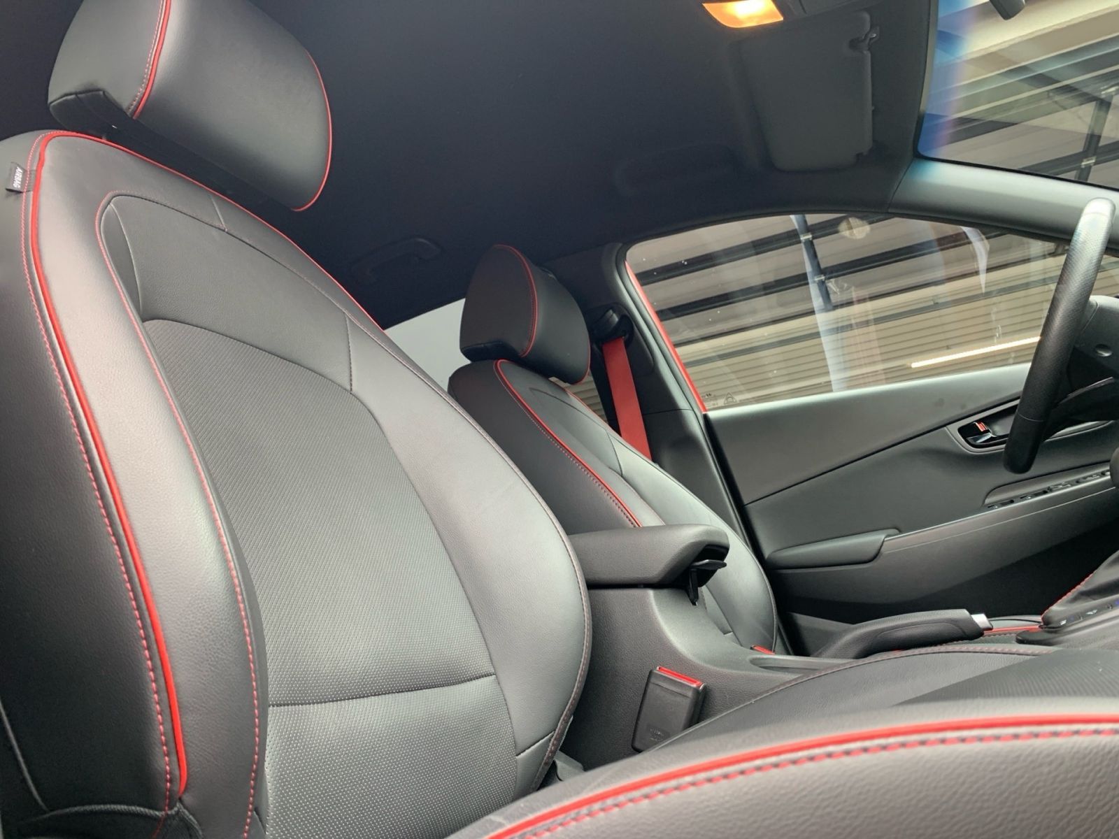 Fahrzeugabbildung Hyundai KONA 1.6 T-GDI Unique Plus Leder LED
