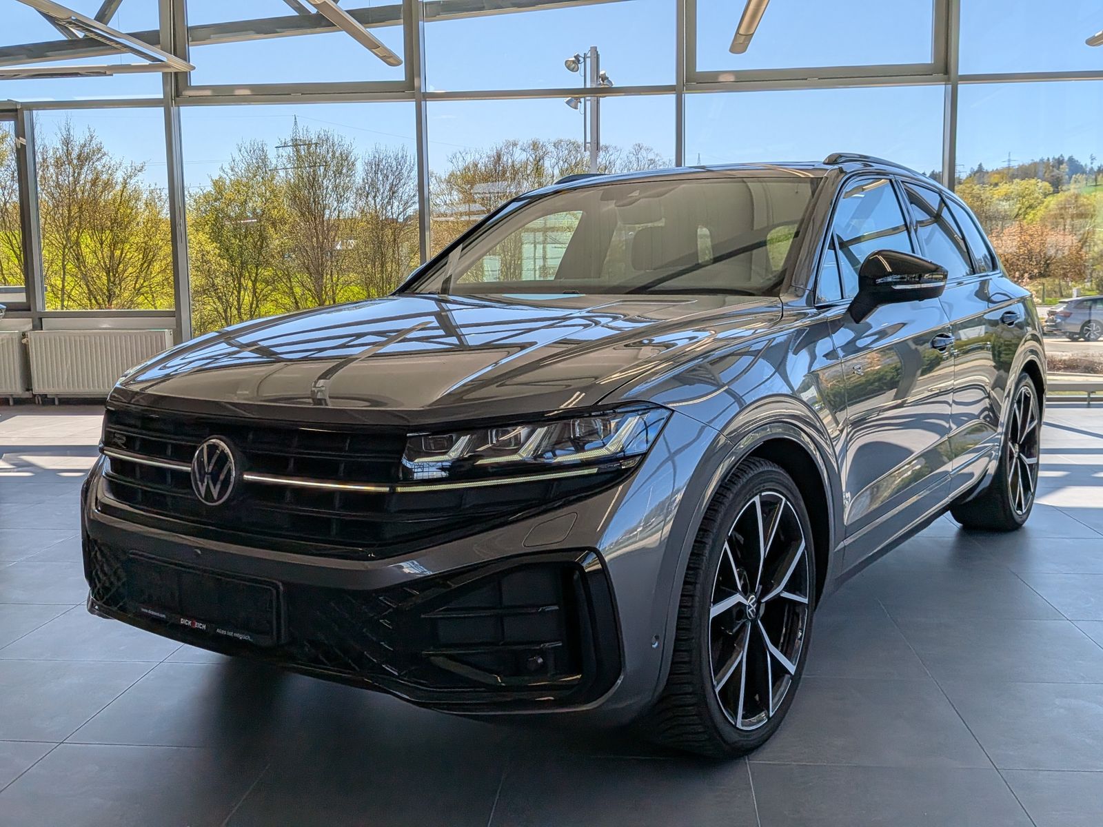 Fahrzeugabbildung Volkswagen Touareg 3.0TDI 4M R-Line VOLL Black 22" UPE 114T