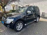 Mitsubishi Pajero 3,2 DI-D 4-WD Edition 30 Vollausstattung - Mitsubishi Pajero: Edition 30