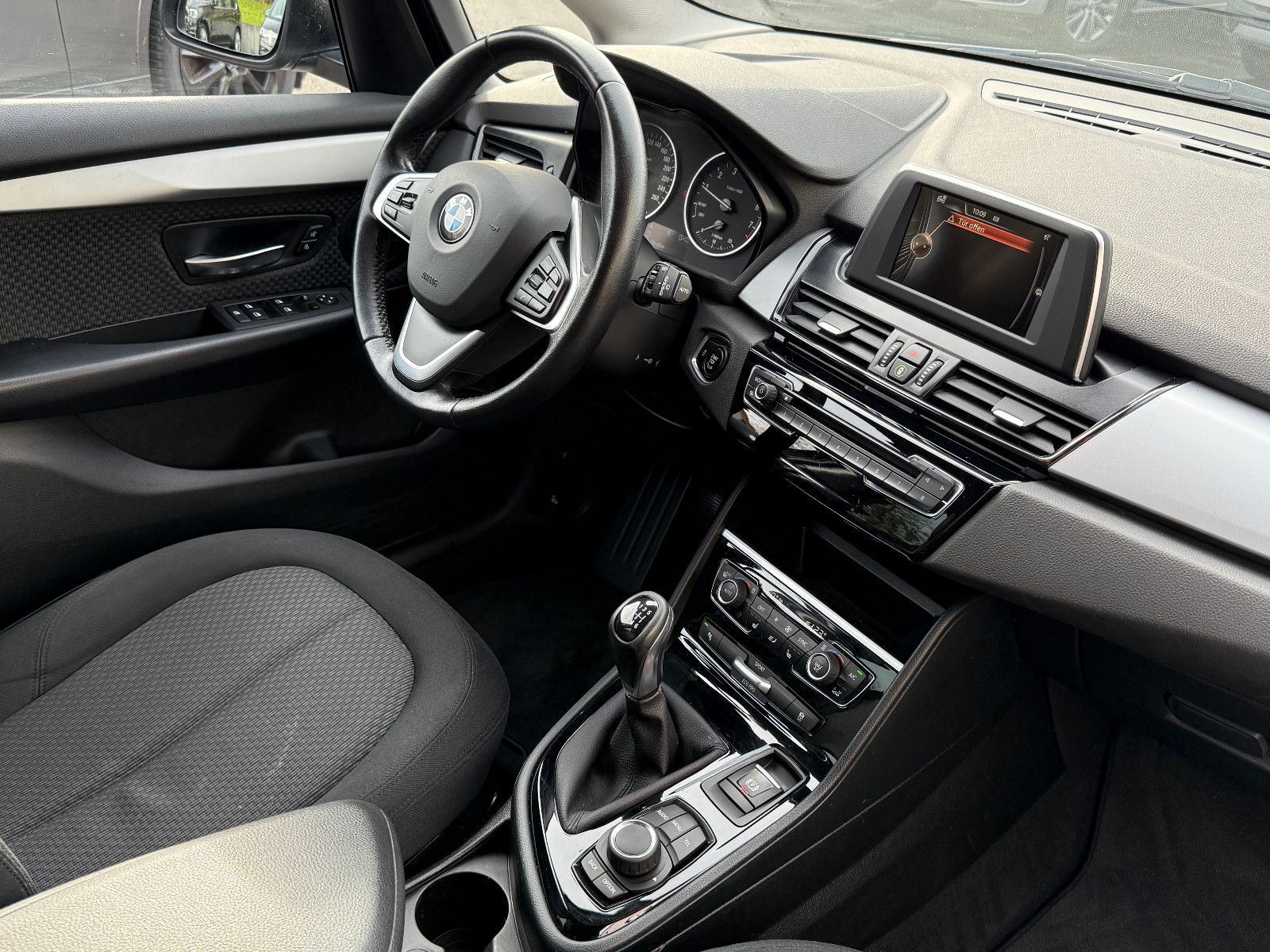 Fahrzeugabbildung BMW 218 Active Tourer Advantage GRA LED PDC SHZ