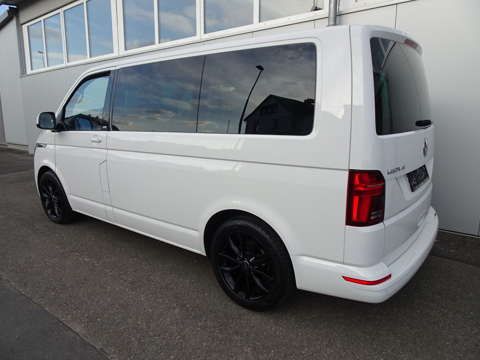 Volkswagen T6.1 Multivan TDI Gen.Six Virtual AHK H&R 18 ALU foto 4