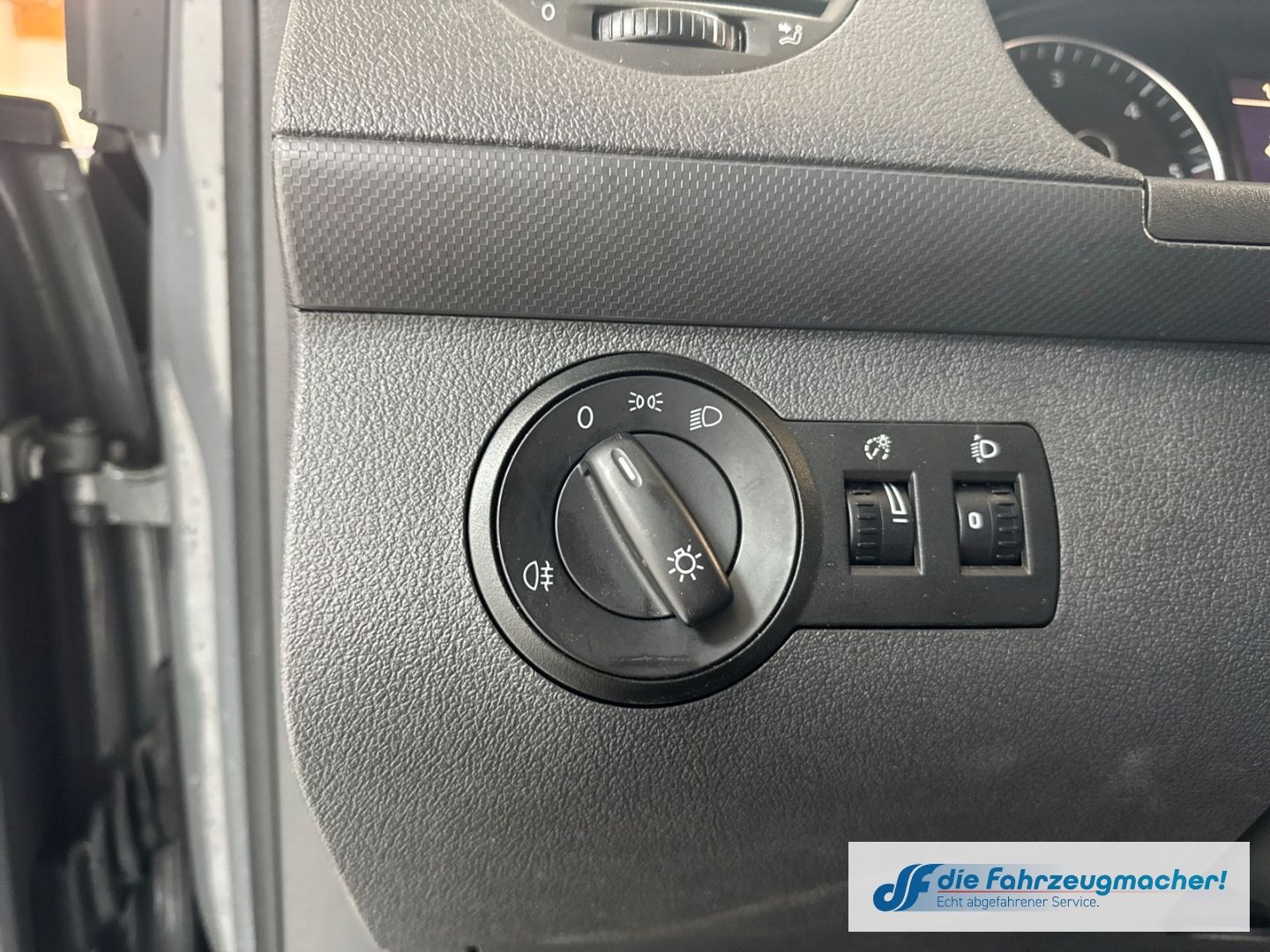 Fahrzeugabbildung Volkswagen Caddy Kasten EcoProfi AHK PDC Klima *EXPORT