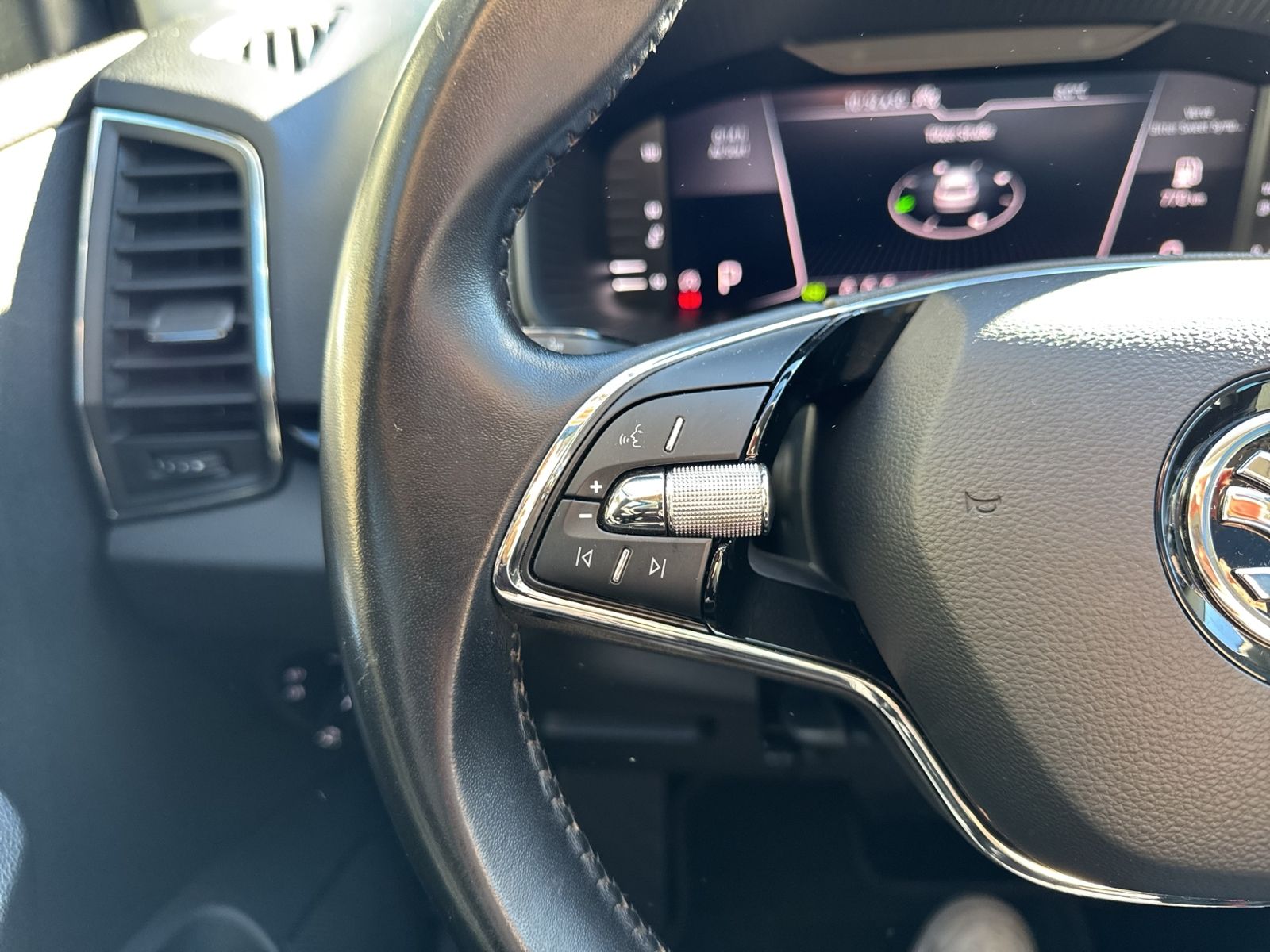 Karoq Style 4x4 2.0 TDI, Pano, LED, Business Amu