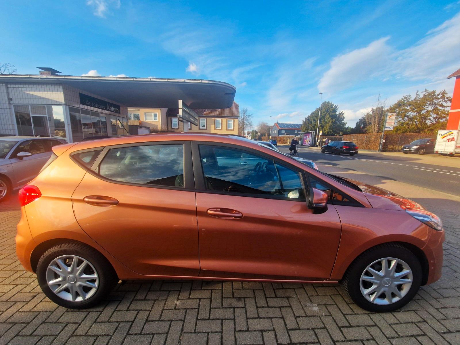 Ford Fiesta Titanium Klima PDC MFL Sitzhzg Allwetter