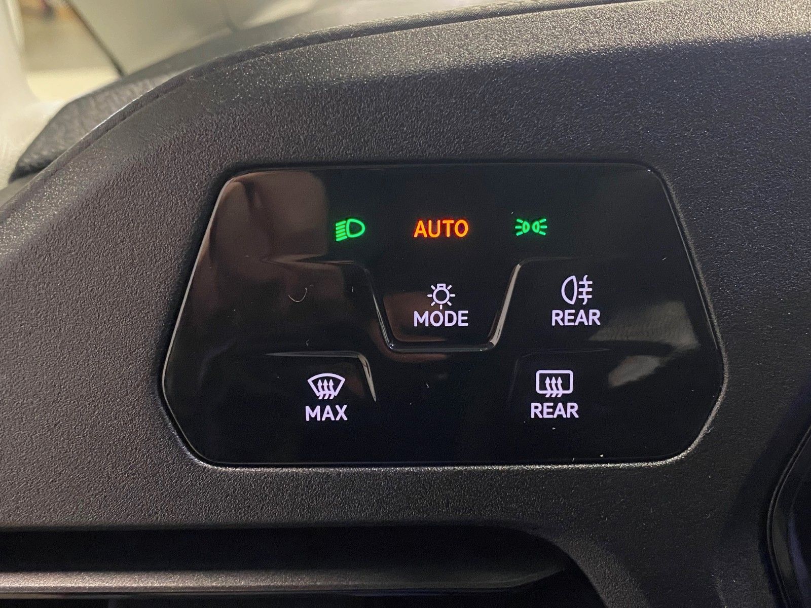 Fahrzeugabbildung Volkswagen Caddy 1.5 TSI Caddy+ACC+AHK+2x Schiebetür+1xHeck