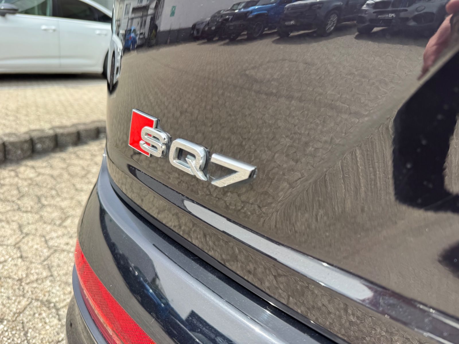 Fahrzeugabbildung Audi SQ7/RAUTEN-SITZE/PANO/AHK/360°Cam/Carbon/BOSE/