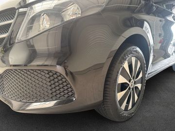 Mercedes V 220 - 6