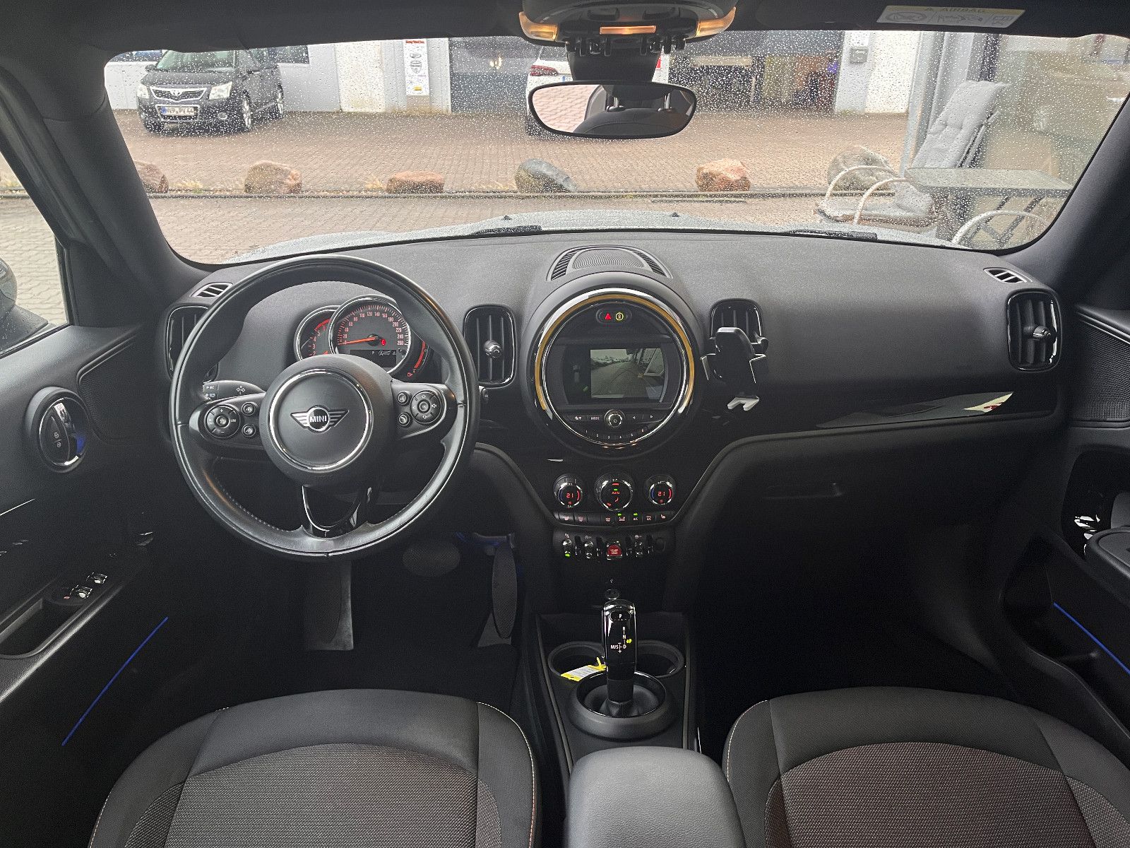 Fahrzeugabbildung MINI ONE Countryman One D Automatik