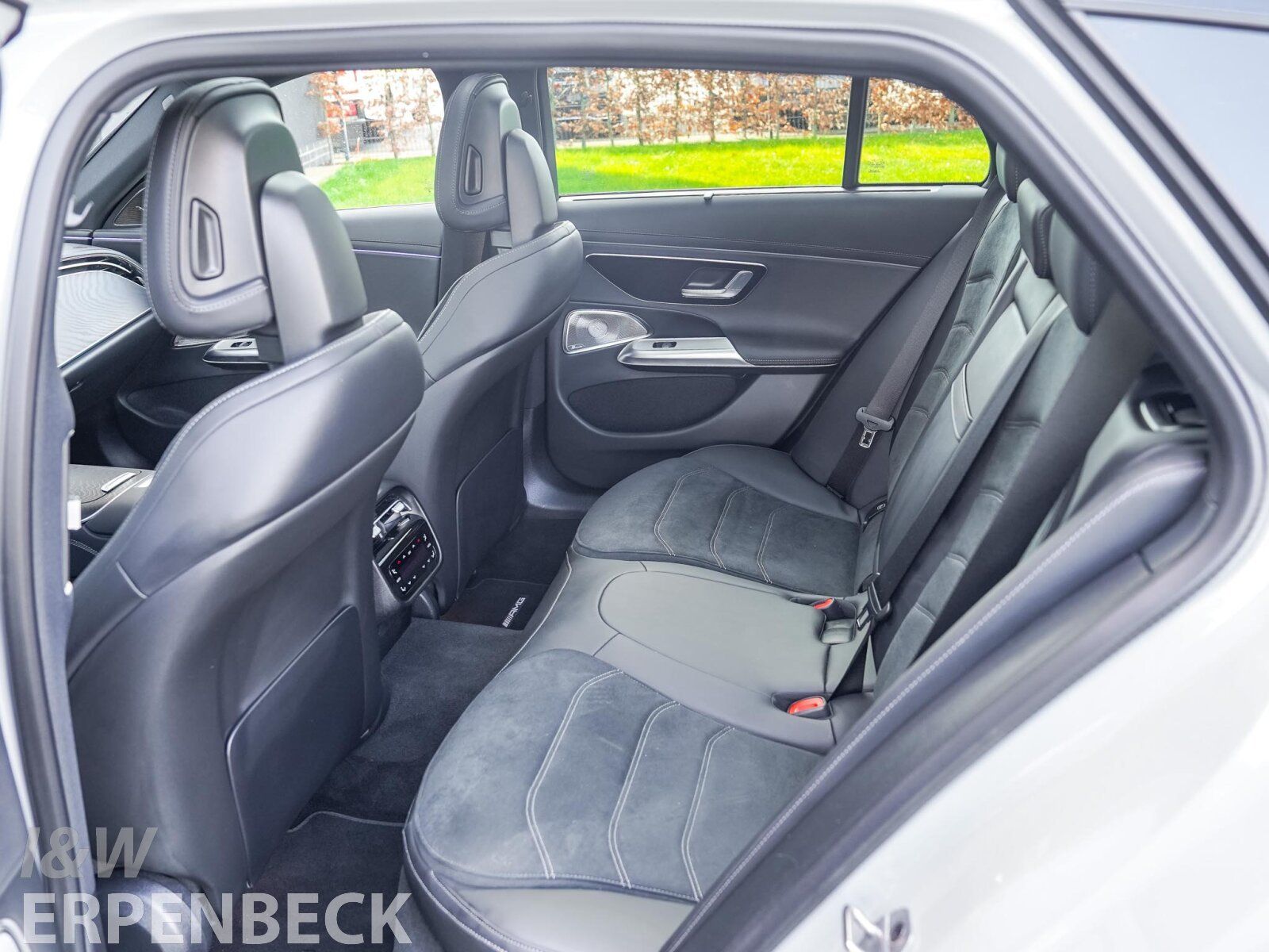 Fahrzeugabbildung Mercedes-Benz E 300de 4M AMG Distronic HeadUp AHK DigitalLight