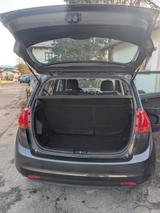 Kia Venga 1.6 CVVT Spirit Spirit - Kia Venga aus 2012 mit Benzin-Antrieb: Kleinbus