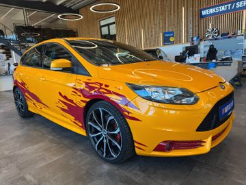 MYAUTOCENTER – Gebraucht- und Jahreswagen mit Werkstattservice in Pfaffenhofen Ford Focus *RECARO*SPORT*SitzHZ*2-ZONEN*TÜV 0127*