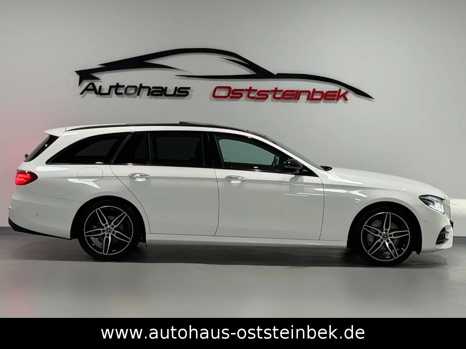 Mercedes-Benz E 220 d T 4MATIC/AMG-LINE/NIGHT/PANO/WIDESC/LED/