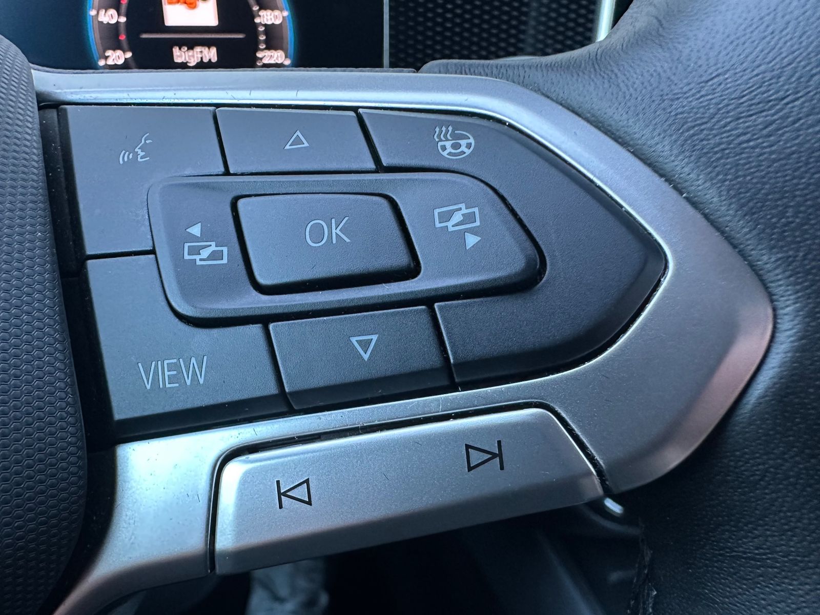 Fahrzeugabbildung Volkswagen Passat Variant 2.0 TDI DSG Business NAV+LED+ACC