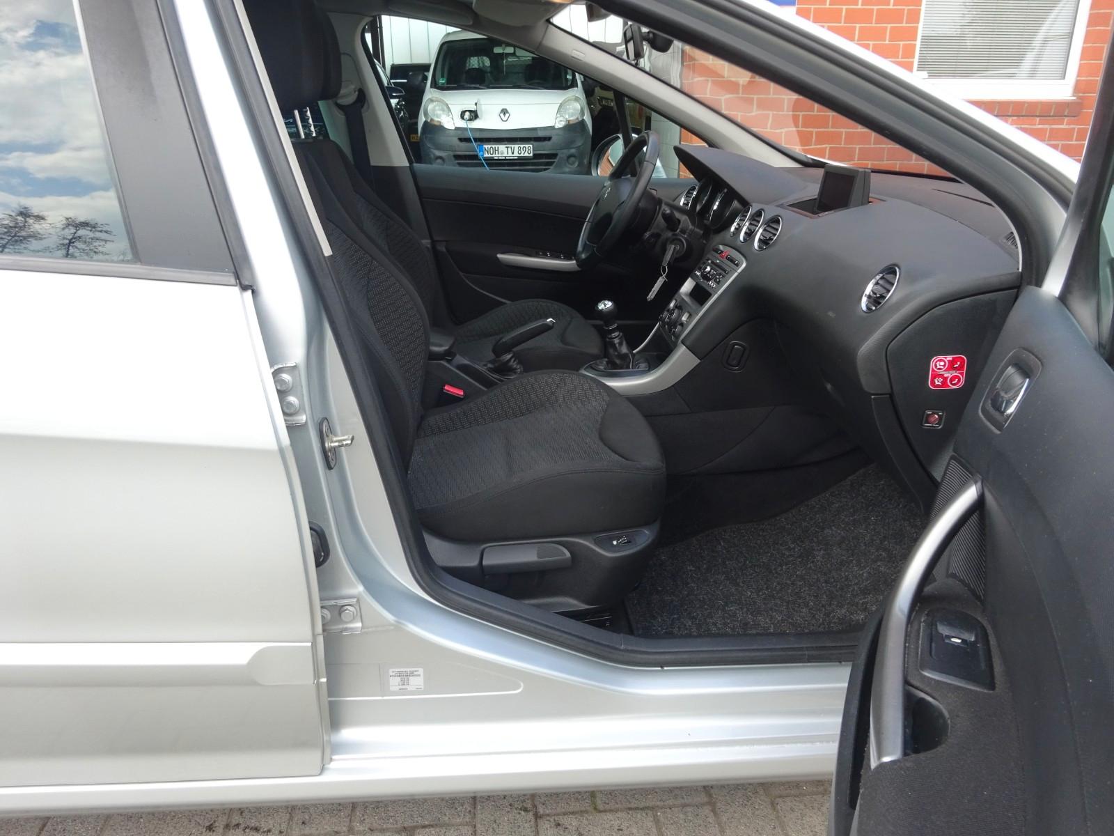 Peugeot 308 2011 — photo 7