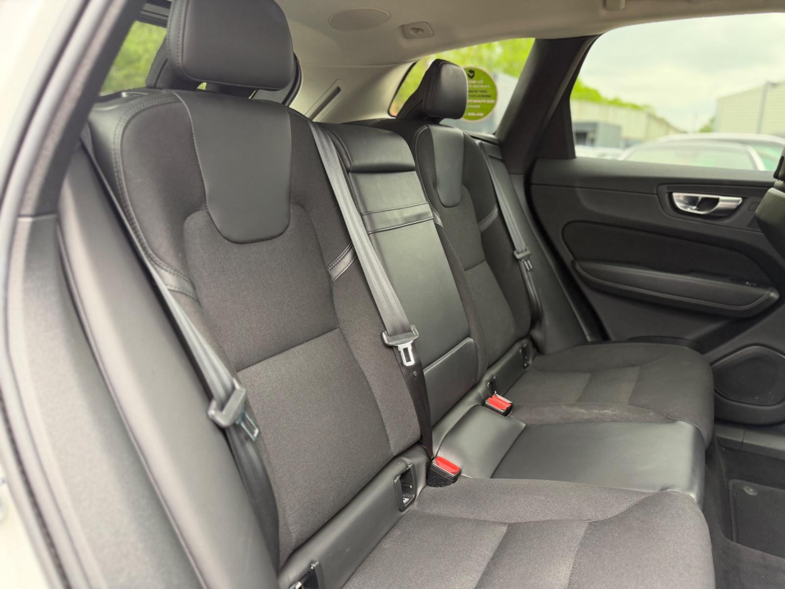 Volvo XC 60  Momentum Pro AWD*H&K*ACC*LED*AHK*