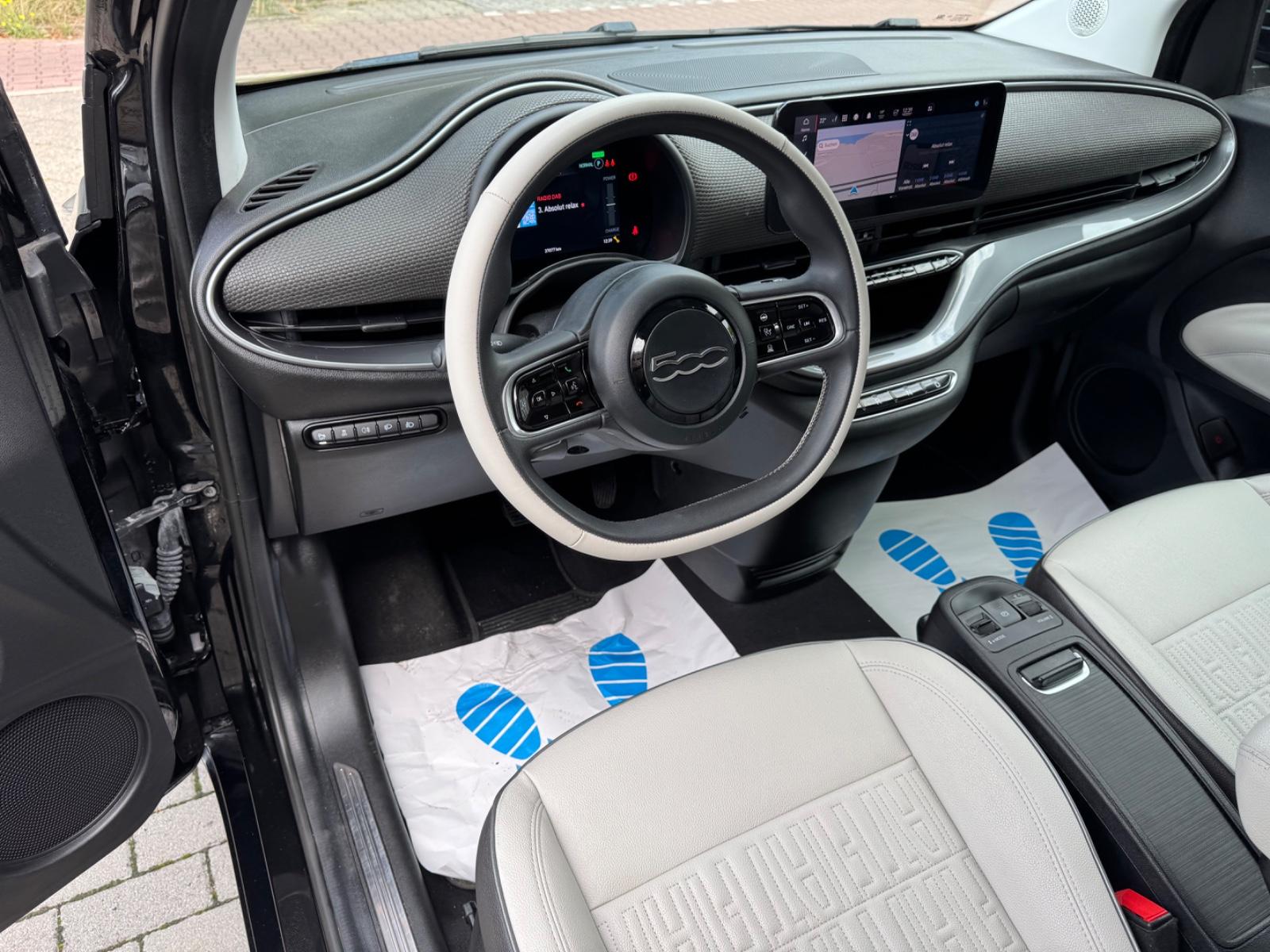 Fiat 500e La Prima by Bocelli cabrio
