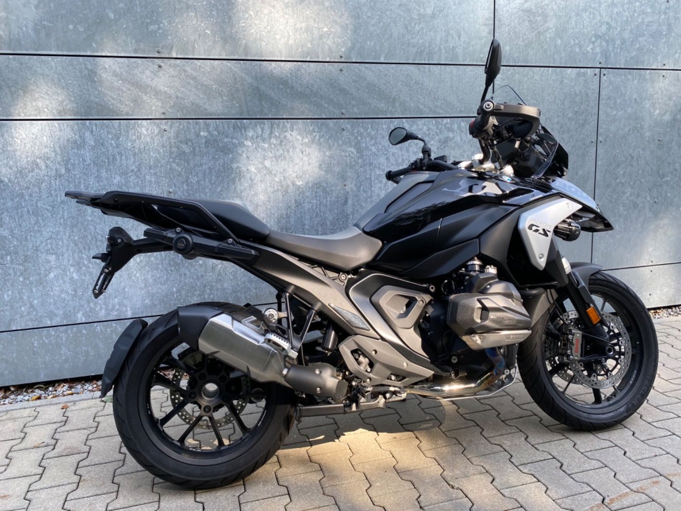 Fahrzeugabbildung BMW R 1300 GS Triple Black 3 Pakete Adaptive Fahrzeu