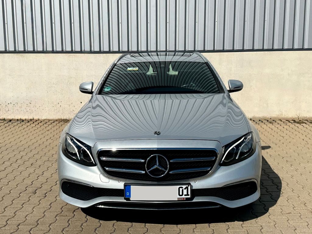 Image of Mercedes-Benz E 220