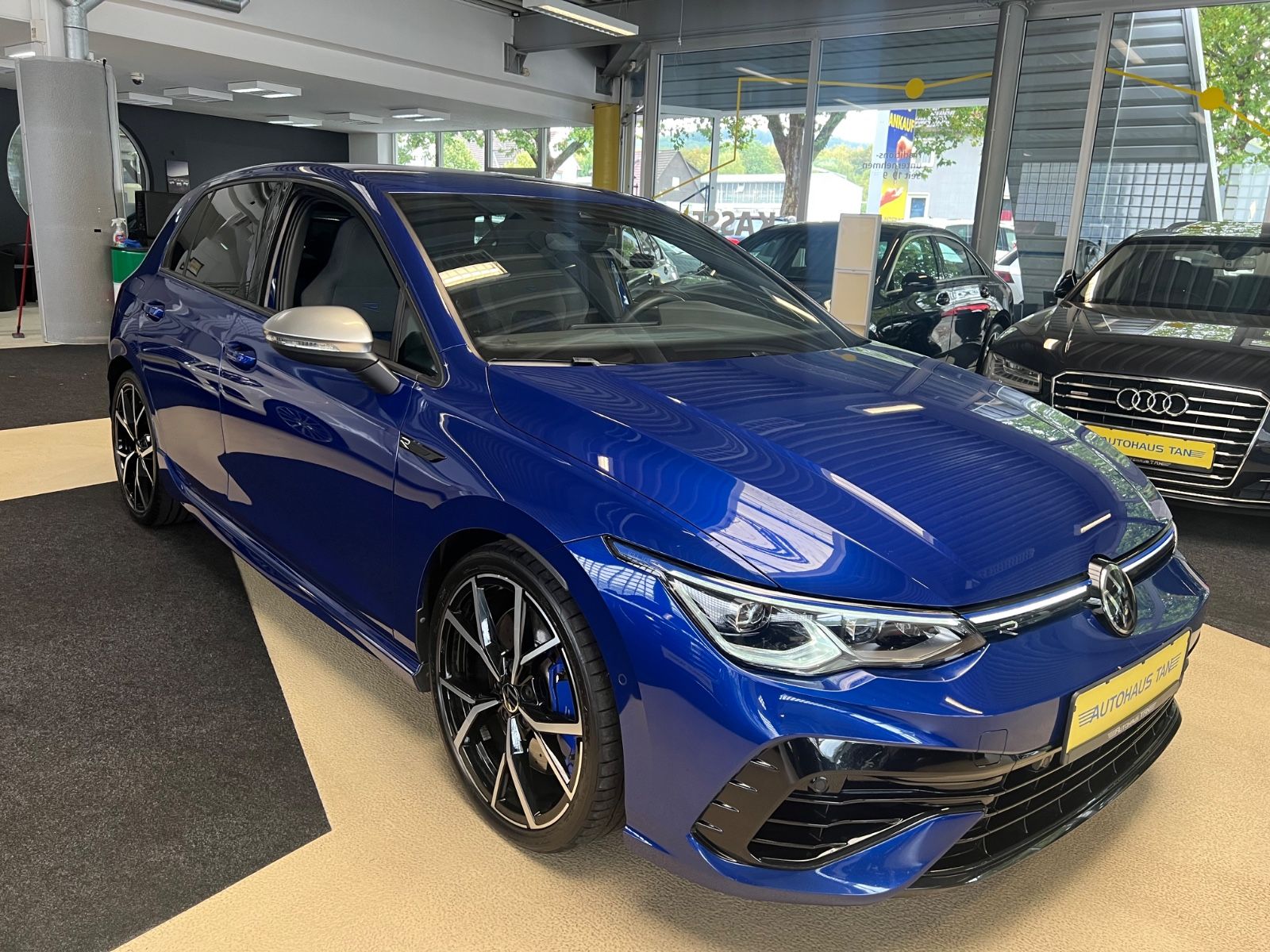 Fahrzeugabbildung Volkswagen Golf VIII Lim. R 4Motion *LAPIZ BLUE*KAMERA*IQ*