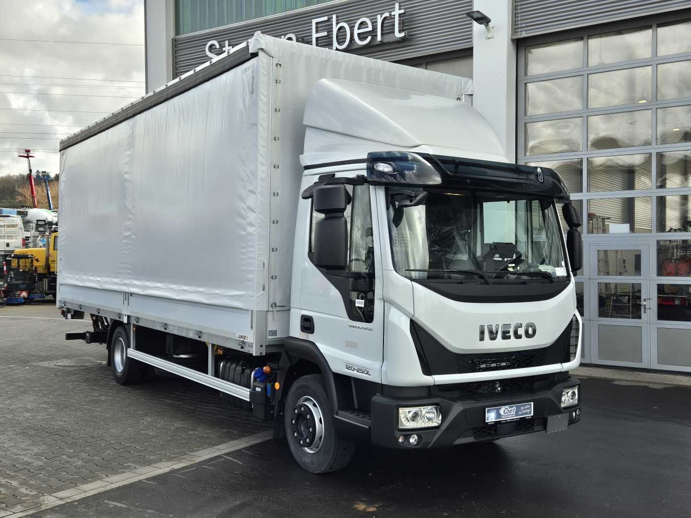 Fahrzeugabbildung Iveco Eurocargo ML120E25 / P Curtainsider+LBW Spoiler