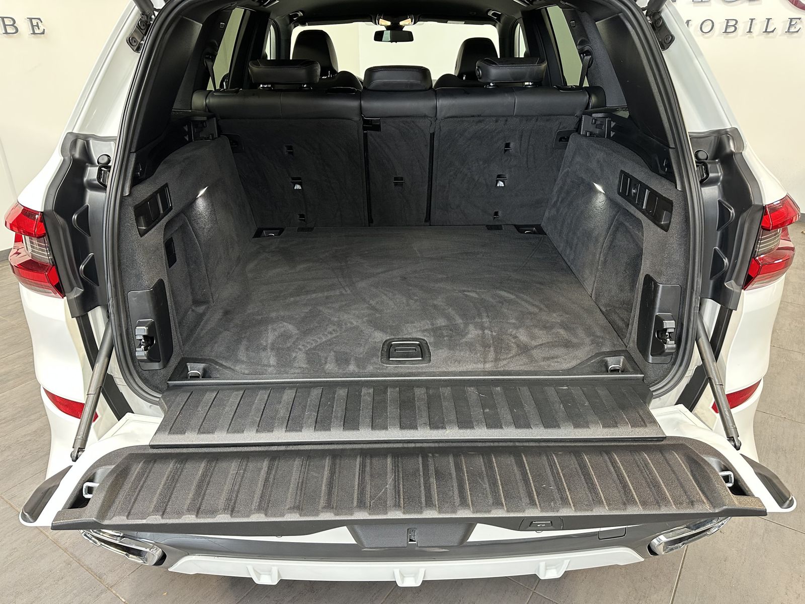 Fahrzeugabbildung BMW X5 xDrive30d M-Sport NAV+LED+AHK+HEAD-UP+21ZO+PP