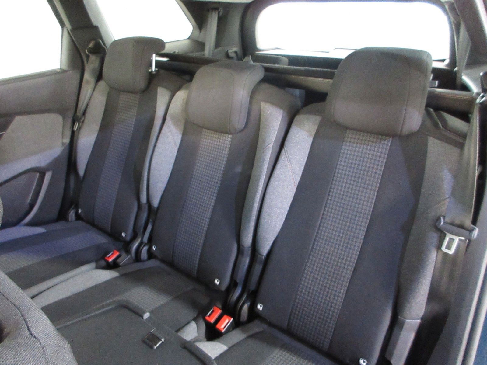 Fahrzeugabbildung Peugeot 5008 Active Pack 1.5D LED/NAVI/AHK/PDC/R´CAM