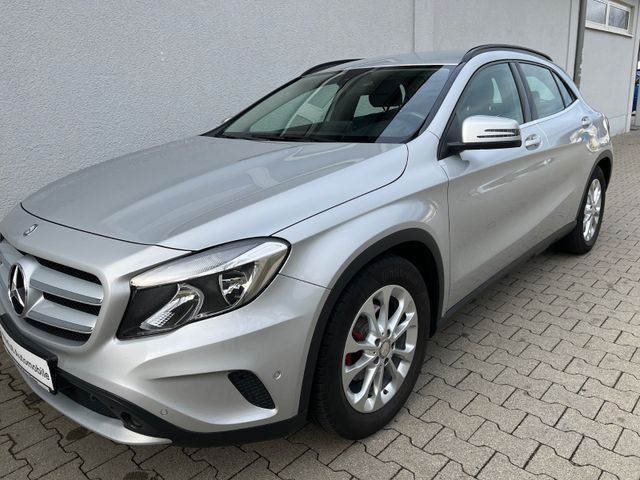 Mercedes-Benz GLA 200 7G-DCT Syle