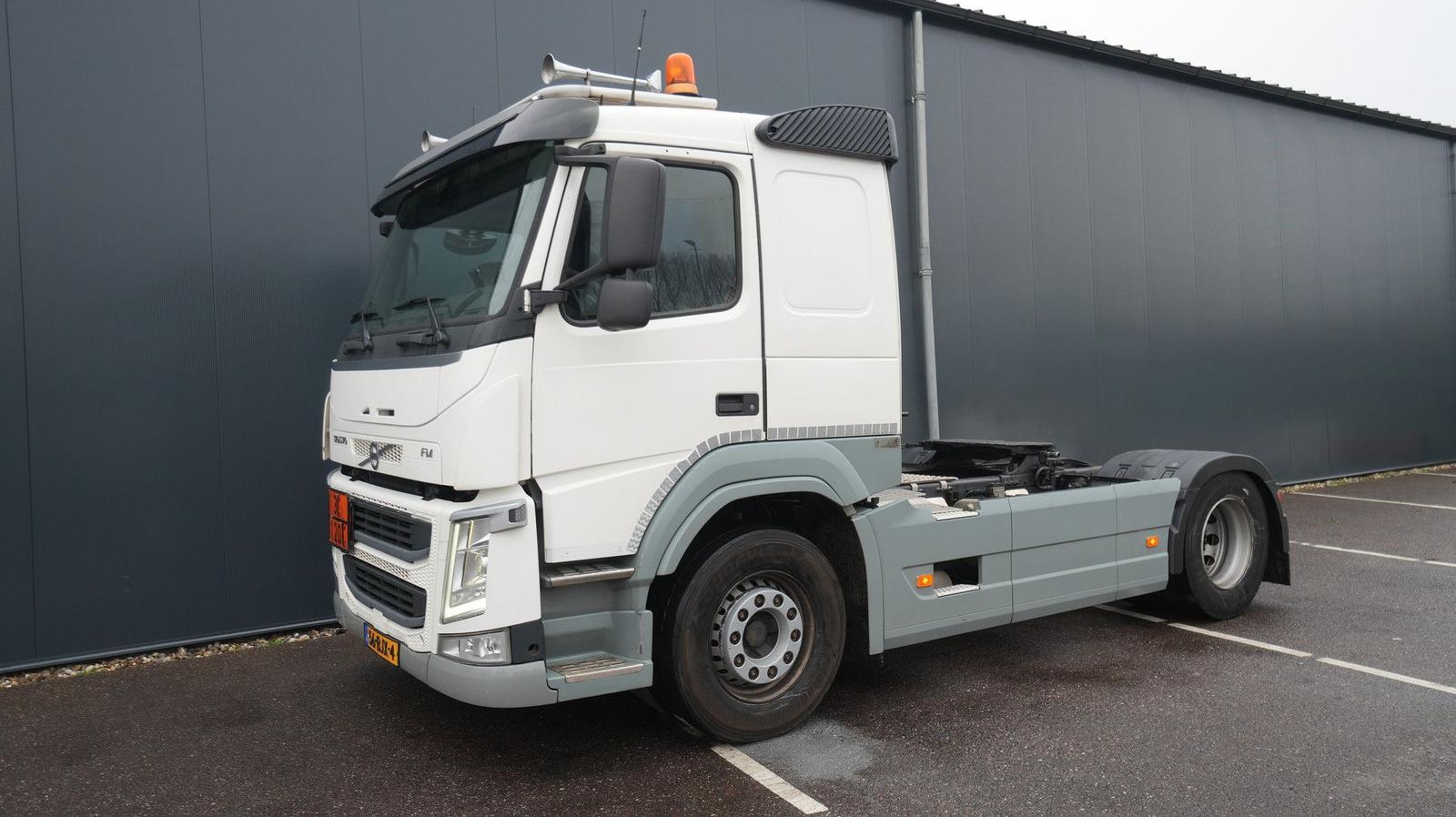 Volvo FM 370 ADR tractor unit
