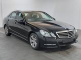 Mercedes-Benz E 220 CDI AVANTGARDE BI-XENON NAVI VOLLSCHECKHEF - Mercedes-Benz E 220 aus 2012 mit Diesel-Antrieb: Limousine