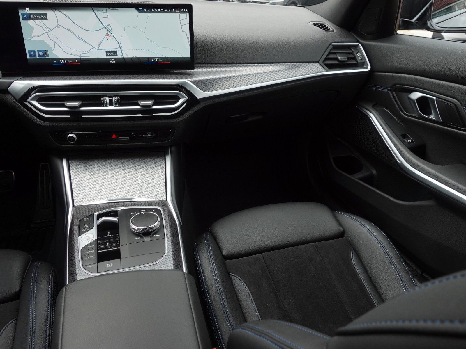 Fahrzeugabbildung BMW 318i Touring Auto M Sportpaket 18"/HiFi/LED/Navi