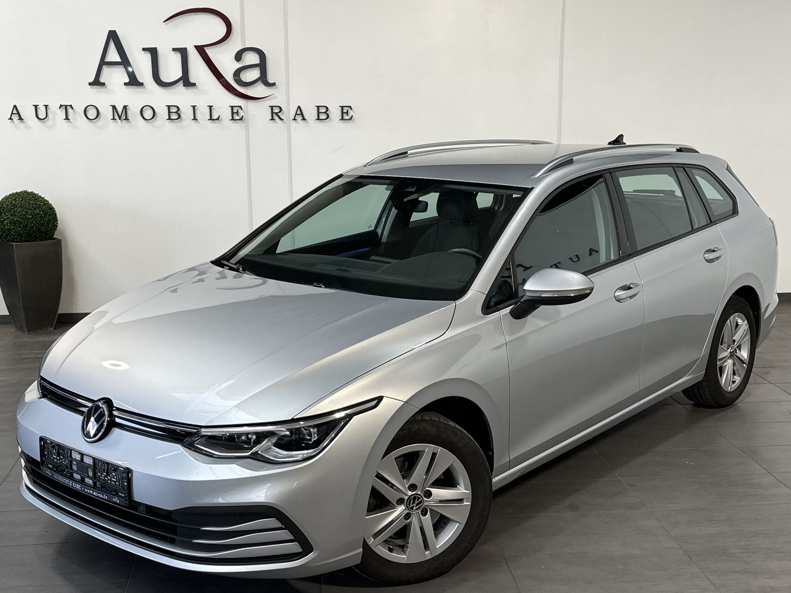 Fahrzeugabbildung Volkswagen Golf Variant 2.0 TDI DSG Life NAV+LED+KAM+AHK+VC