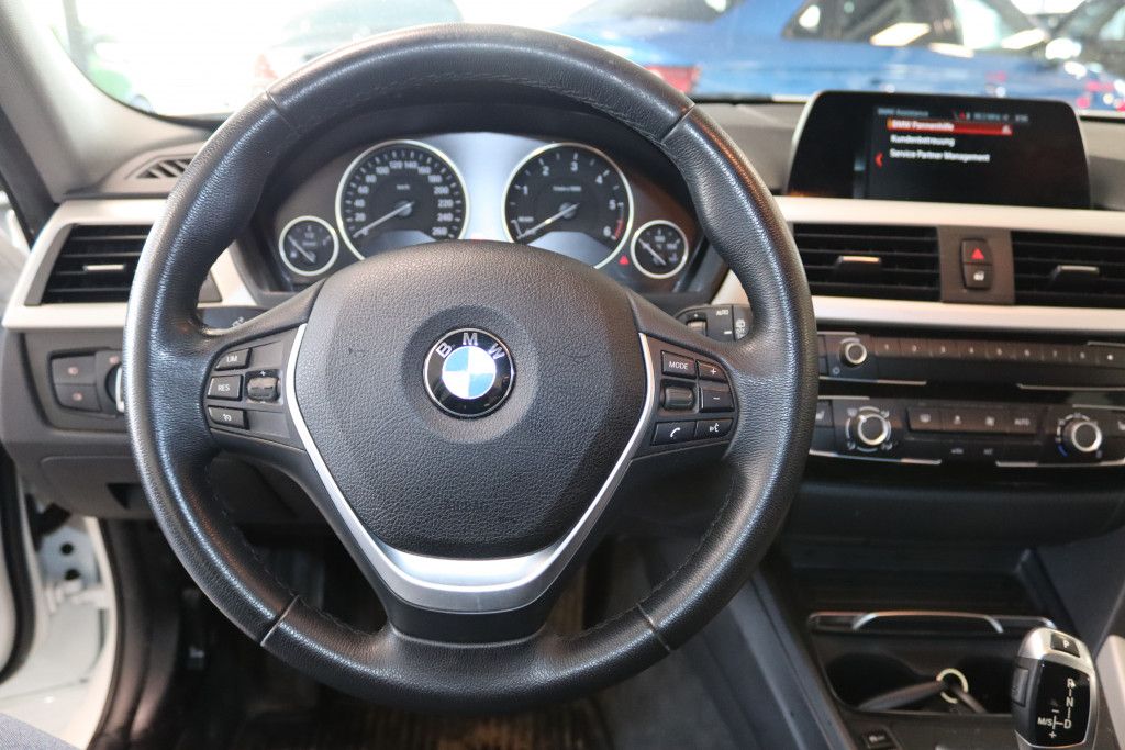 Fahrzeugabbildung BMW 320d T Aut.Advantage-Navi-LED-Hifi-Tempo-PDC-SHZ