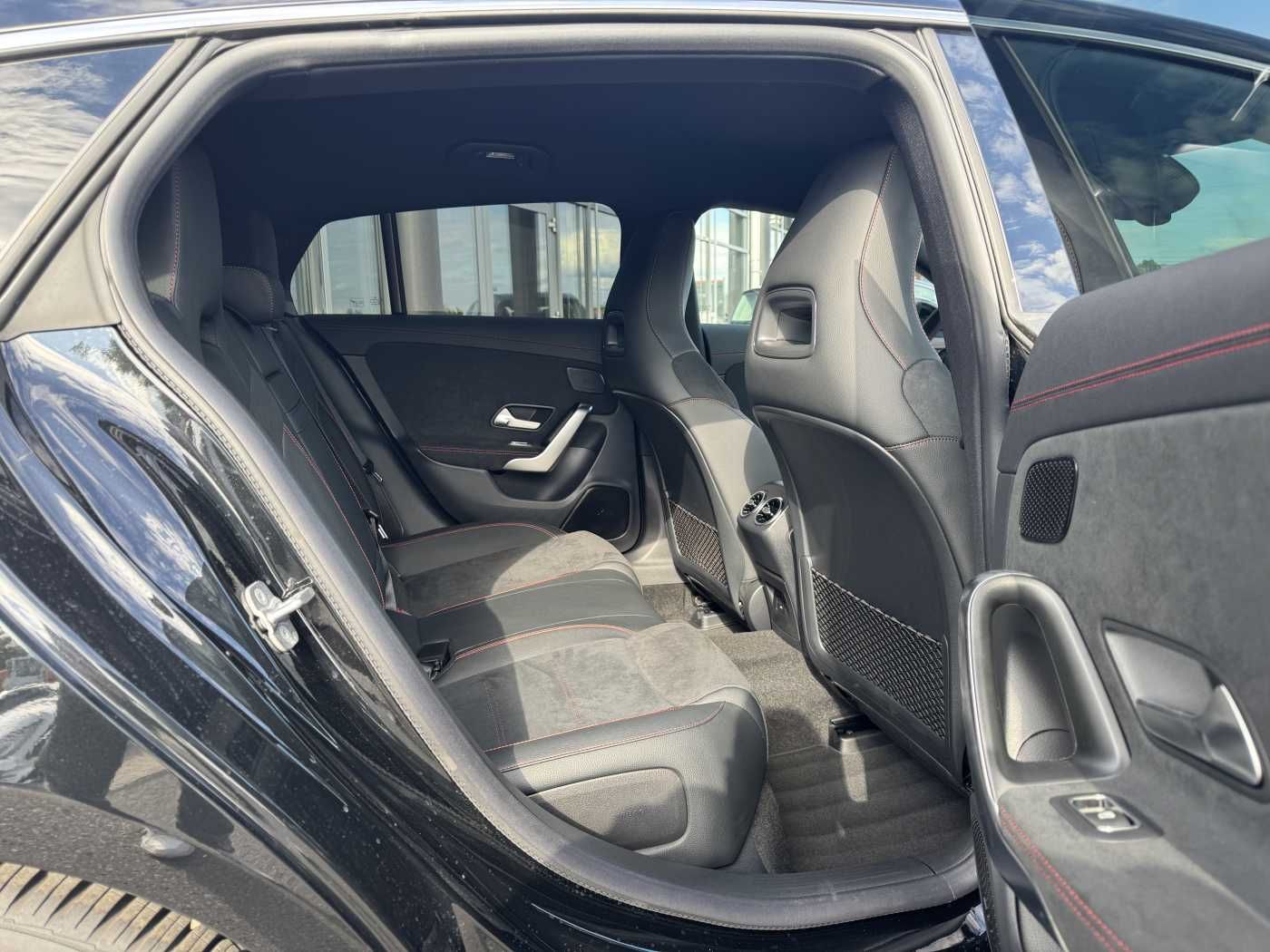Fahrzeugabbildung Mercedes-Benz CLA 180 Shooting Brake+AMG+Distr+AHK+RFK+