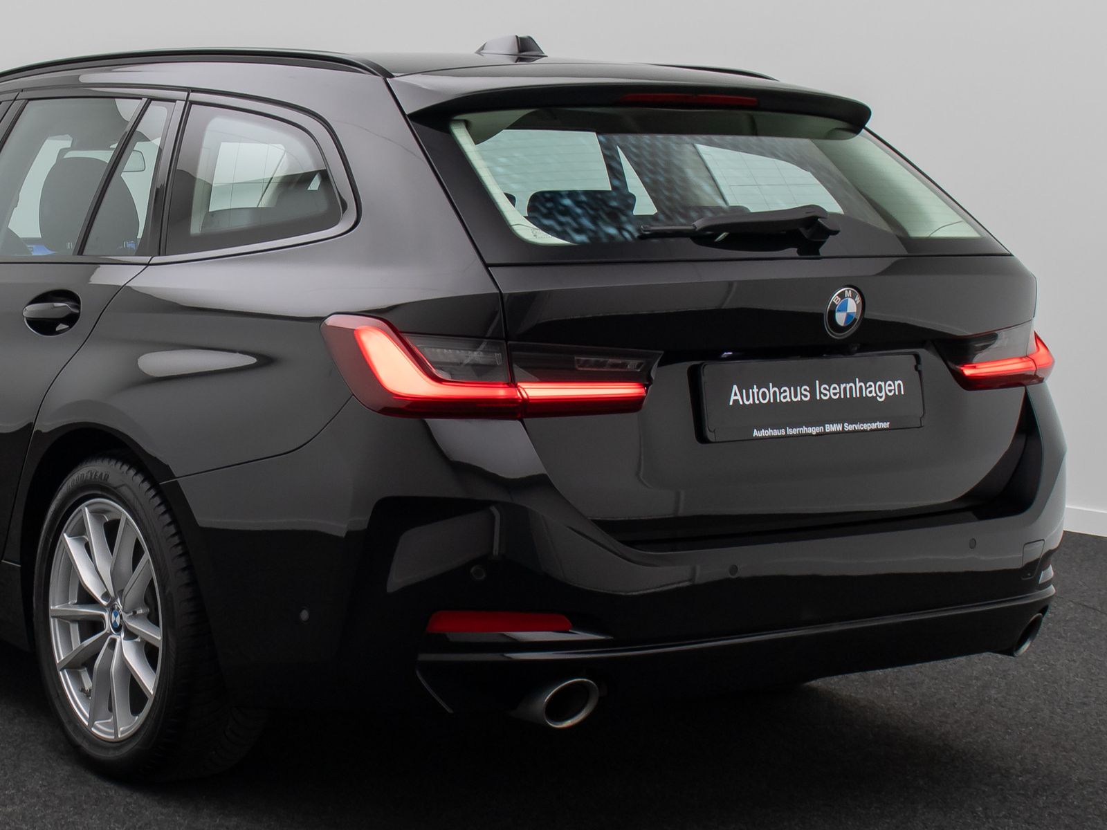 Fahrzeugabbildung BMW 318i GeschwindigReg HUD DAB Kamera LED Sport