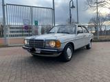Mercedes-Benz Oldtimer Mercedes Benz W123 240d Automatik - Mercedes-Benz 240 mit Diesel-Antrieb: Automatik