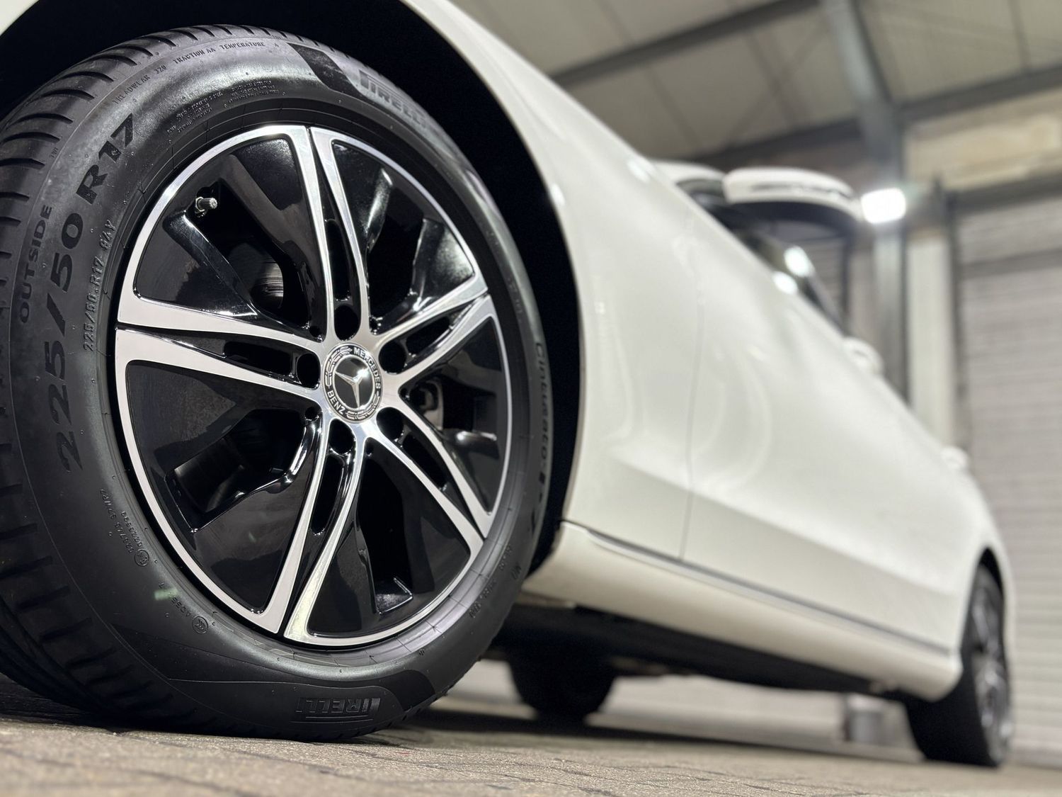 Fahrzeugabbildung Mercedes-Benz C 220 d 4Matic Avantgarde#Pano#LED#HUD#AHK#Kamer