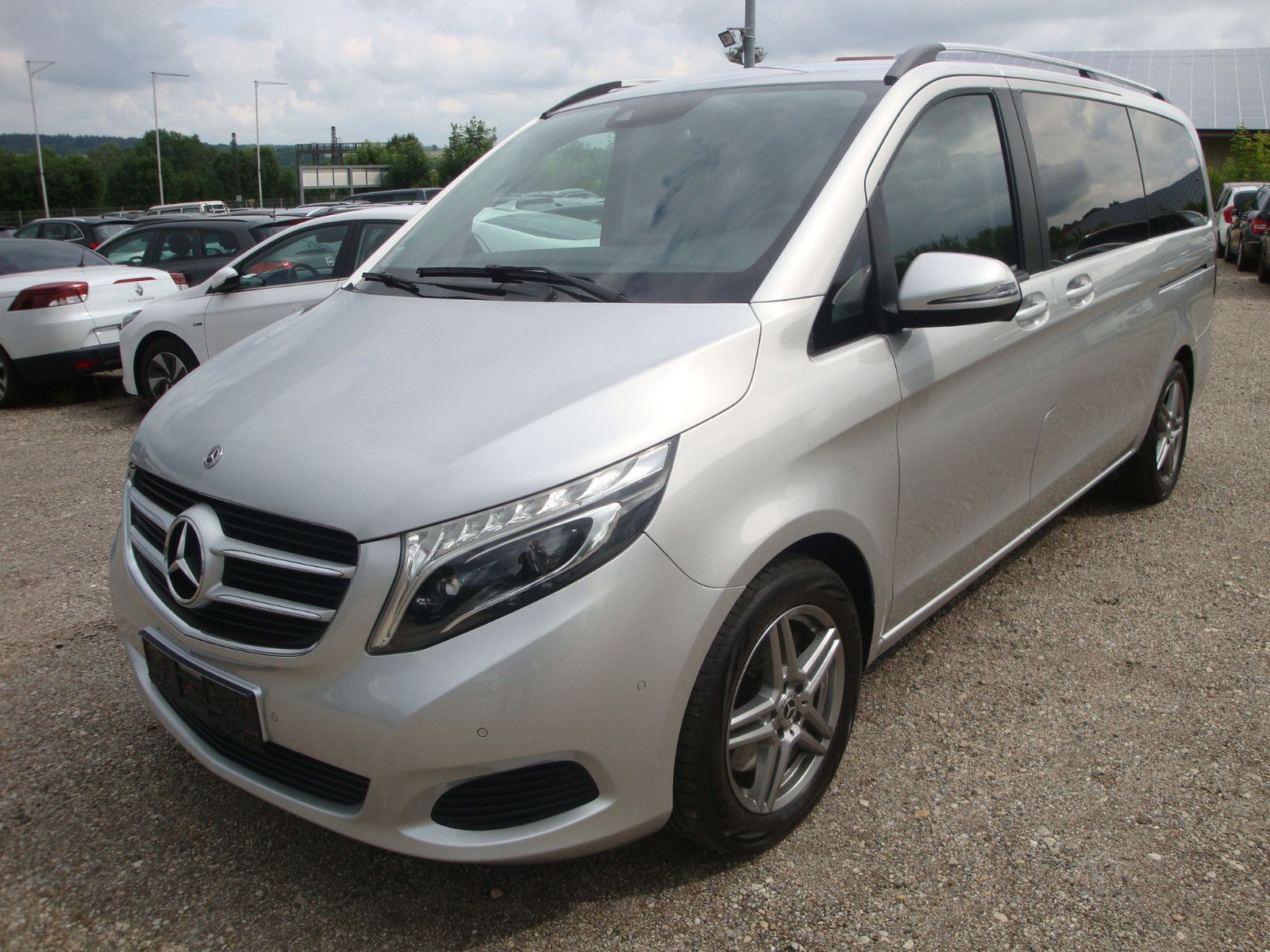 MERCEDES-BENZ V 220 d V -Klasse EDITION lang 8Sitze/LED/DAB