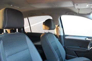 Fahrzeugabbildung Volkswagen Touran 2.0 TDI Active 7 Sitze ACC