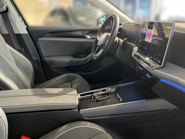 Fahrzeugabbildung Volkswagen Passat Variant 1.5 eTSI DSG BUSINESS AHK IQ.DRIV