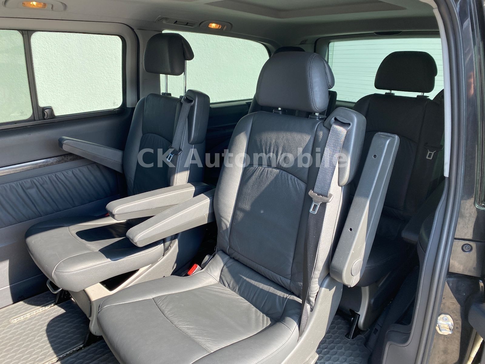 Fahrzeugabbildung Mercedes-Benz Viano 3.0 CDI lang Activity/6 Sitze/Leder/AHK