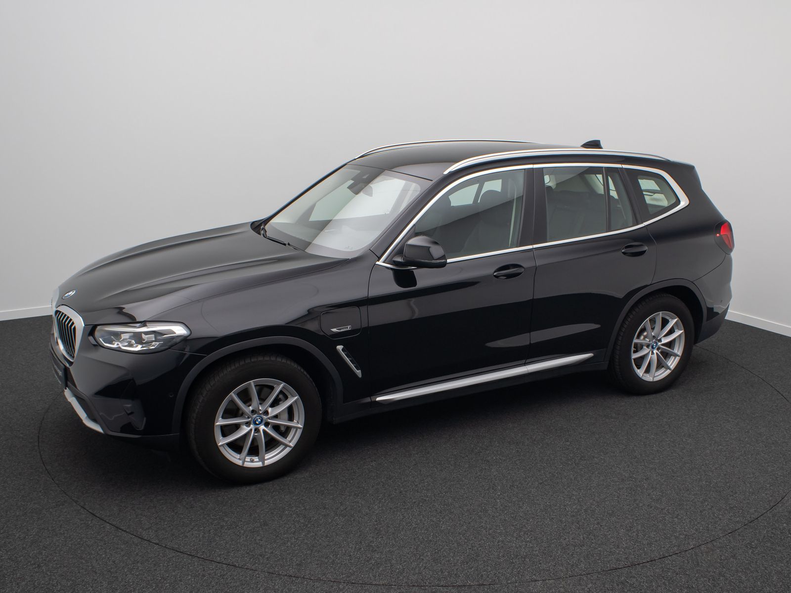 Fahrzeugabbildung BMW X3 xD30e DriveAss DAB Kamera HiFi WLAN Sportsitz