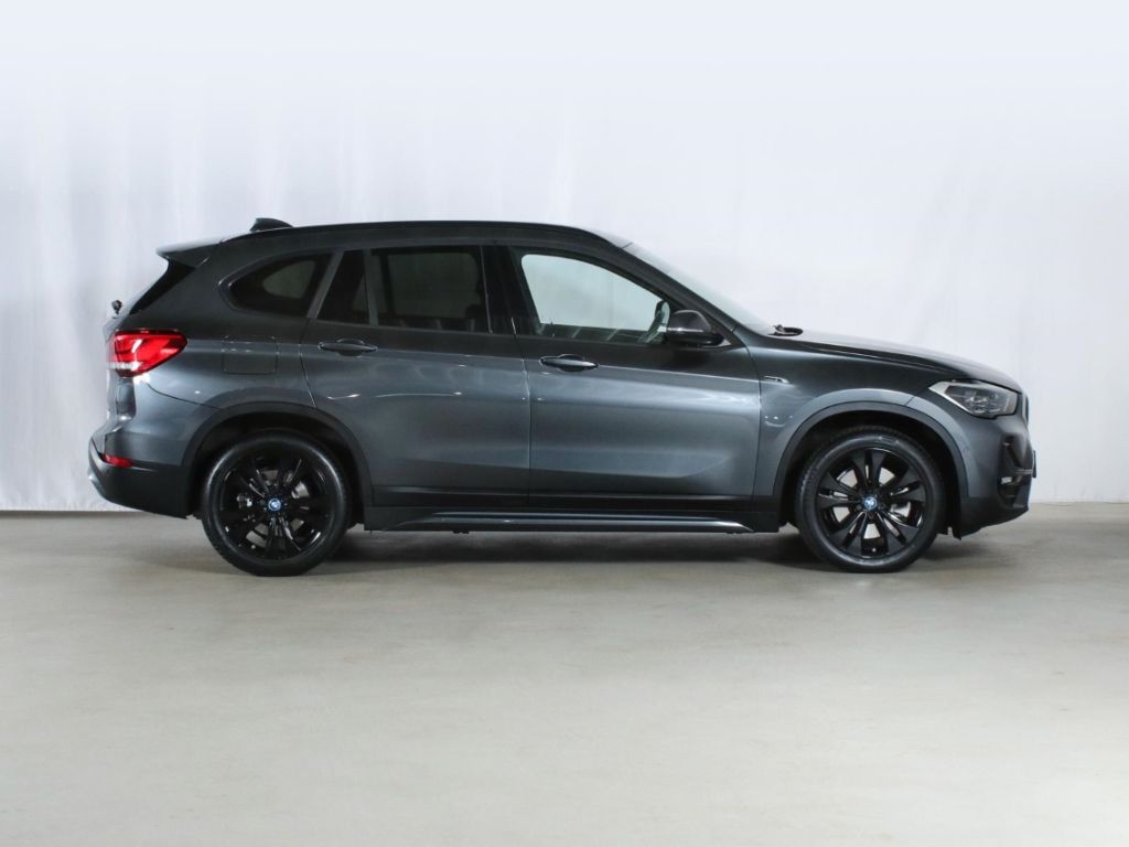 BMW X1 25e SportLine LEDER Kamera Keyless Sportsitz foto 4