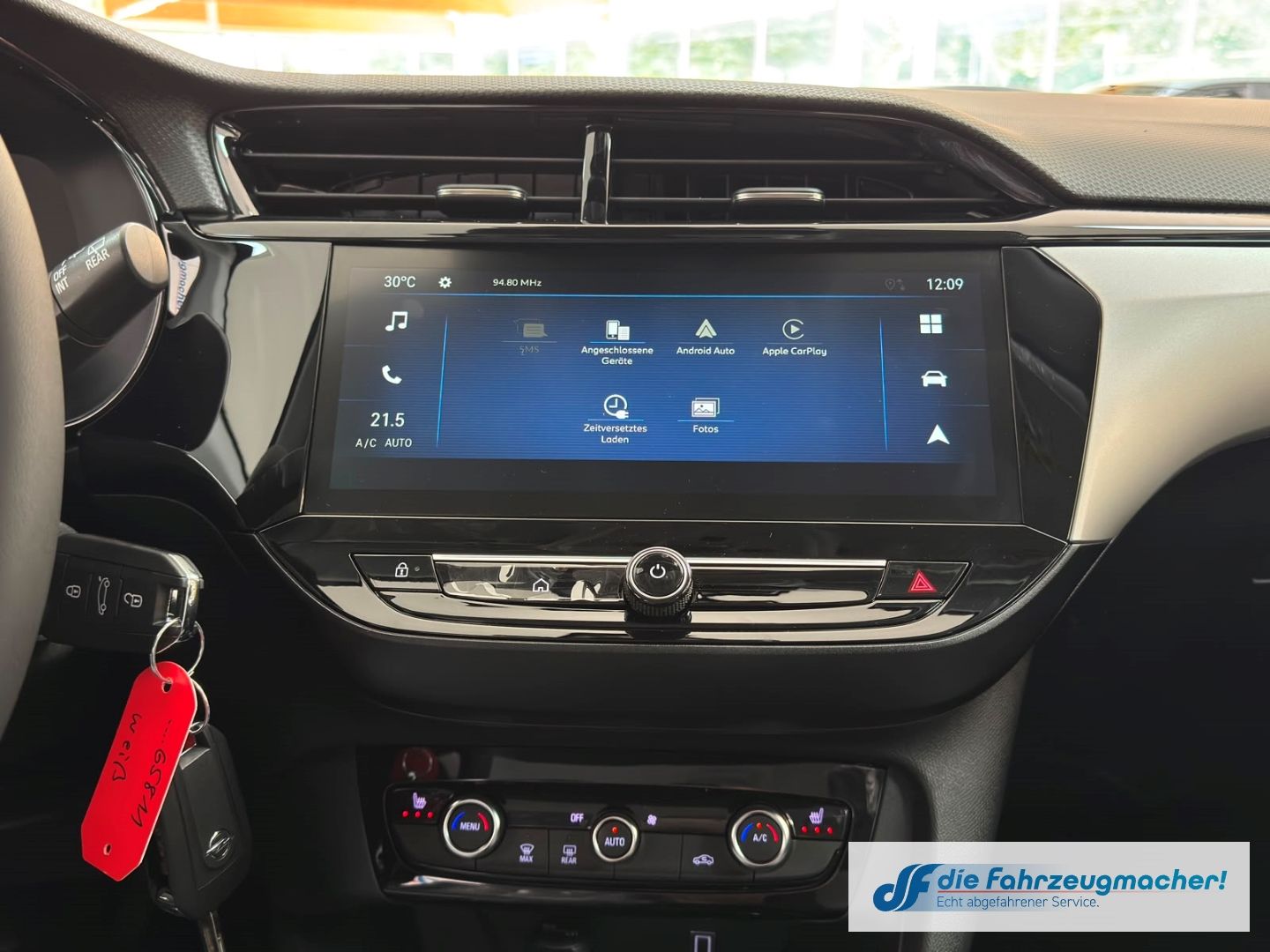 Fahrzeugabbildung Opel Corsa-e F e Edition Digitales Cockpit LED Apple