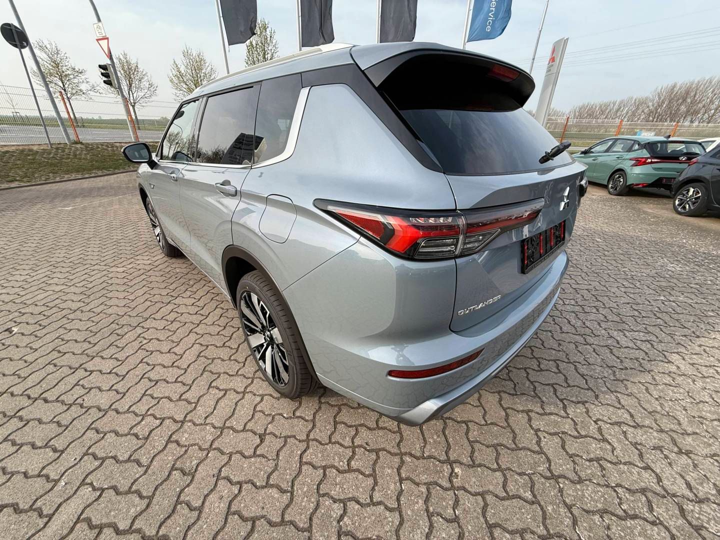 Fahrzeugabbildung Mitsubishi Outlander Plug-in Hybrid TOP (SDA)
